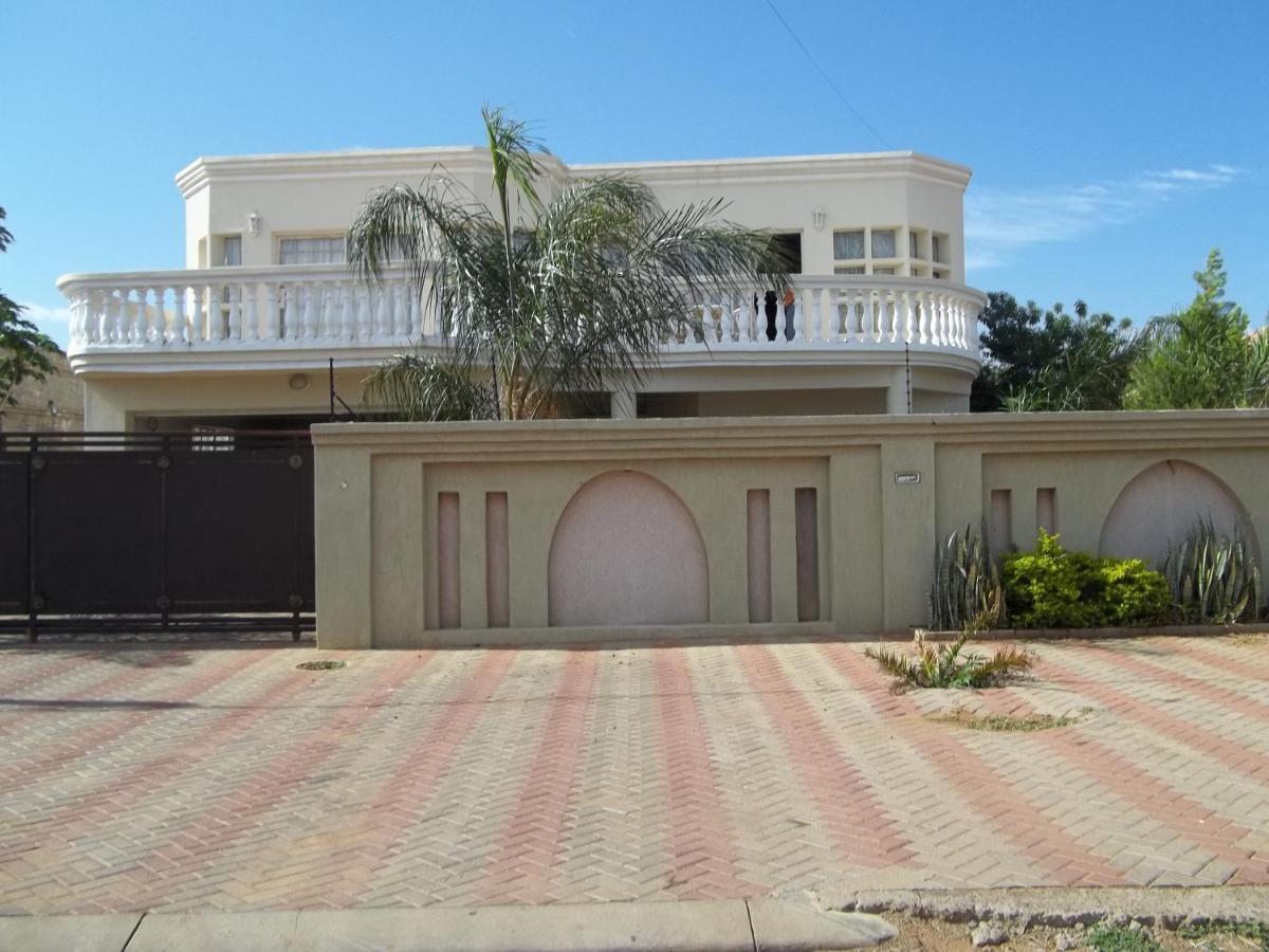 Carlcyn Homestay Gaborone Eksteriør billede