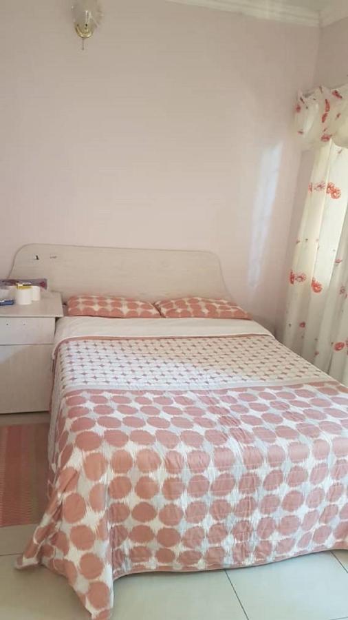 Carlcyn Homestay Gaborone Eksteriør billede