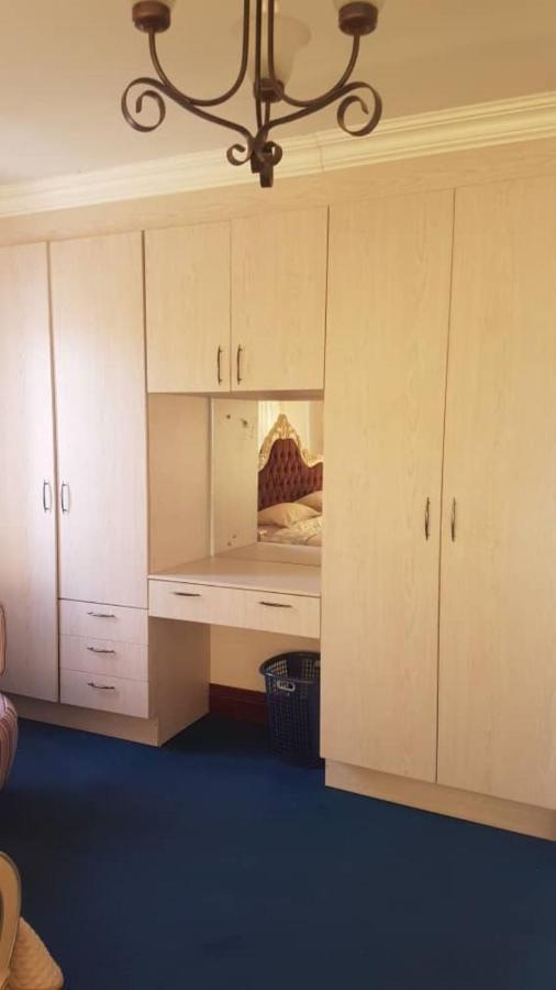 Carlcyn Homestay Gaborone Eksteriør billede