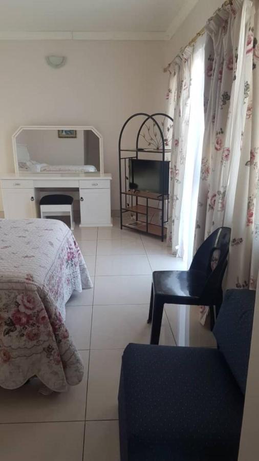 Carlcyn Homestay Gaborone Eksteriør billede