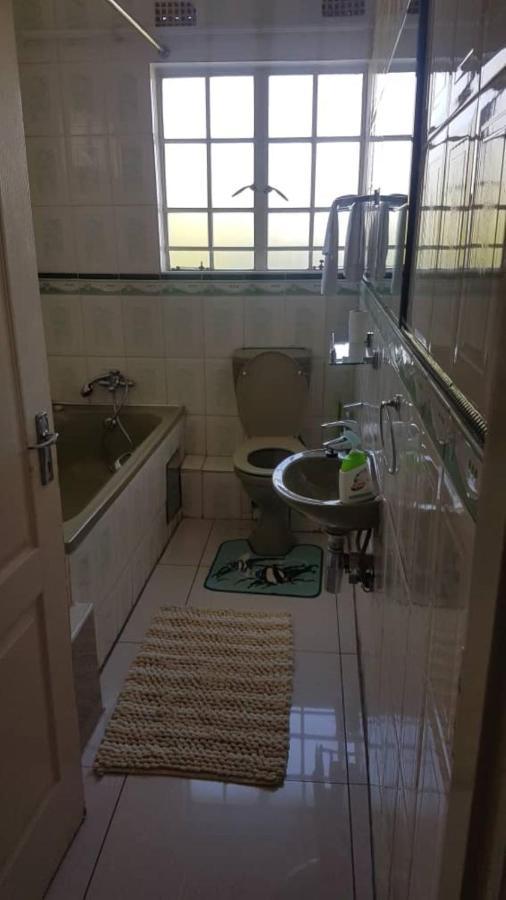 Carlcyn Homestay Gaborone Eksteriør billede