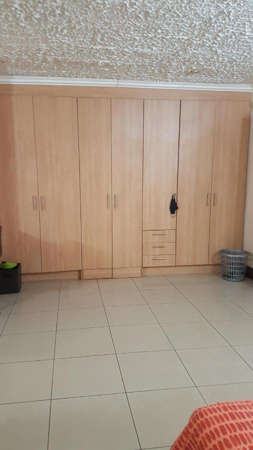 Carlcyn Homestay Gaborone Eksteriør billede