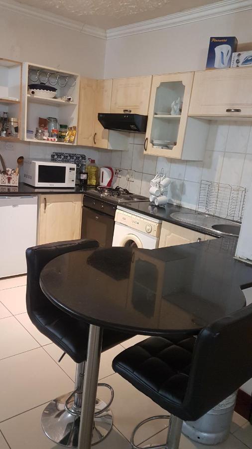 Carlcyn Homestay Gaborone Eksteriør billede