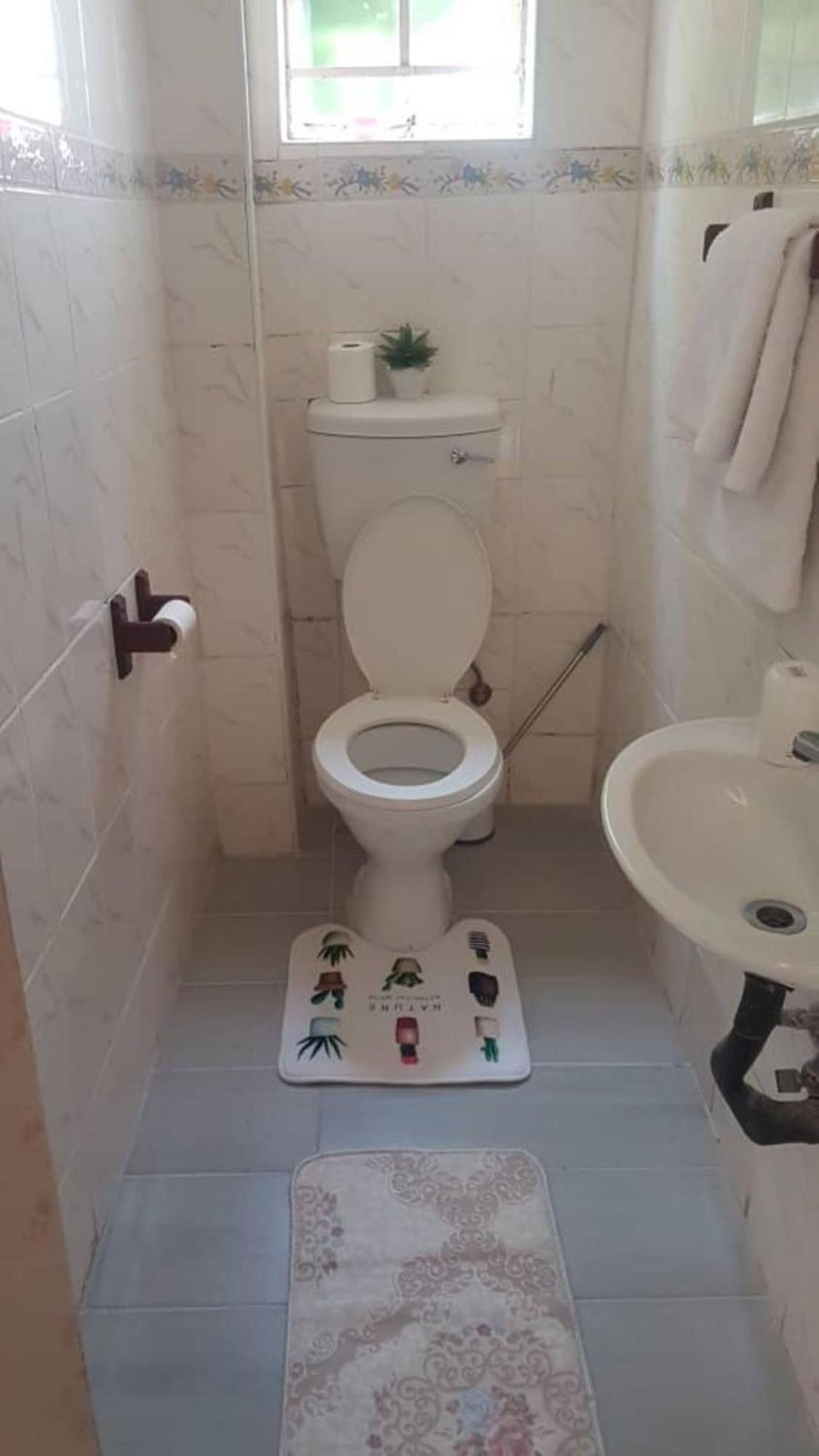 Carlcyn Homestay Gaborone Eksteriør billede